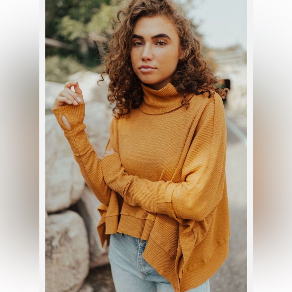 Free People Sunbaby Mock Neck Drop
Shoulder Ribbed Top Size L